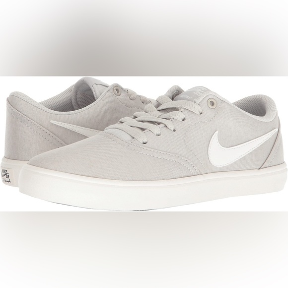 Nike SB Check Solarsoft Low Top Sneaker - Picture 11 of 12